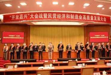 ������ϲ�������������Ƿܽ�ƴ����ʵ��