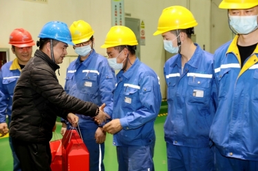 ��һ���ʺ� ��һ����ů|��˾������ο�ʳ�Ϧҹ���ظ�λһ�ߵ�Ա��