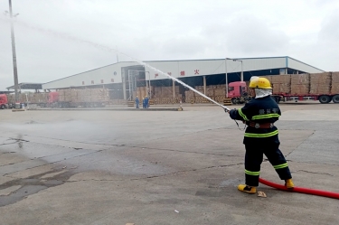 ������˫�ڡ�������������QQPKֽҵ��ǰ�徲���鲻����