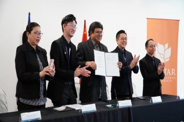 �˲����������¾� | ������˿·ѧԺ���ִ�ѧͽ��������������ʽǩԼ��