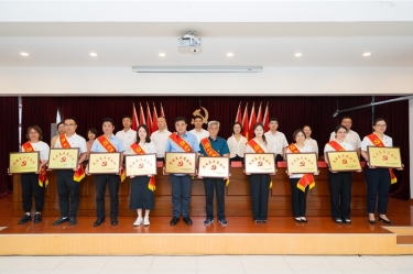 ϲ����ϲ �����캽 | QQPKֽҵ��ί��ö�������